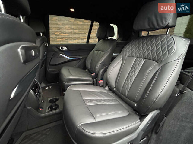 Черный БМВ X7, объемом двигателя 4.39 л и пробегом 15 тыс. км за 125000 $, фото 25 на Automoto.ua
