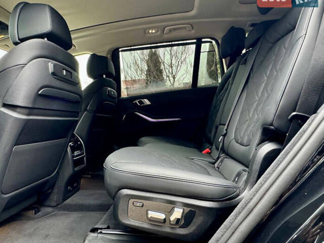 Черный БМВ X7, объемом двигателя 3 л и пробегом 29 тыс. км за 97677 $, фото 16 на Automoto.ua