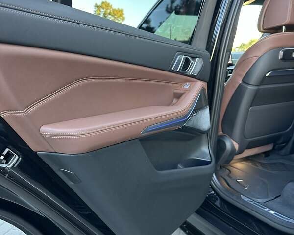 Черный БМВ X7, объемом двигателя 4.39 л и пробегом 11 тыс. км за 170000 $, фото 33 на Automoto.ua