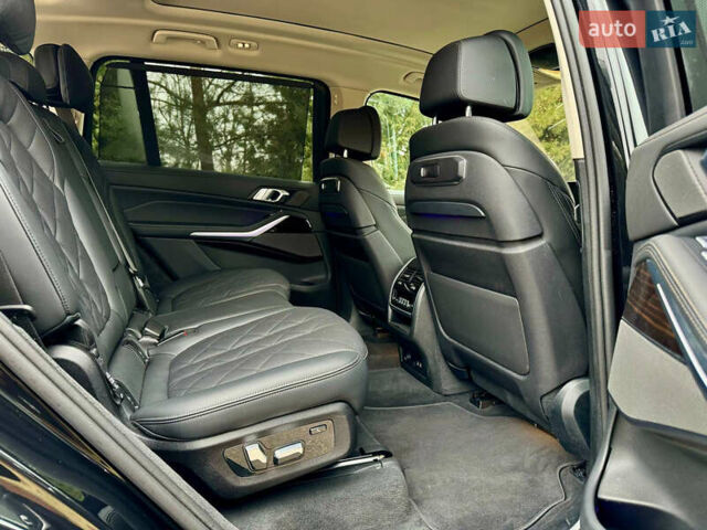 Черный БМВ X7, объемом двигателя 3 л и пробегом 29 тыс. км за 97677 $, фото 19 на Automoto.ua
