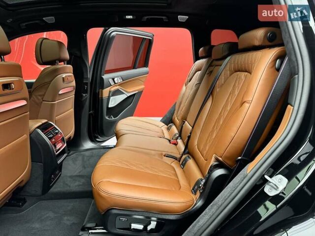 Черный БМВ X7, объемом двигателя 4.4 л и пробегом 1 тыс. км за 185900 $, фото 49 на Automoto.ua