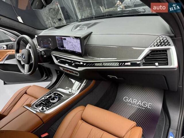 Черный БМВ X7, объемом двигателя 4.4 л и пробегом 1 тыс. км за 185900 $, фото 65 на Automoto.ua