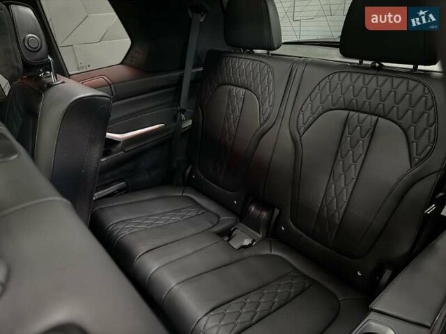 Черный БМВ X7, объемом двигателя 4.39 л и пробегом 9 тыс. км за 178500 $, фото 62 на Automoto.ua