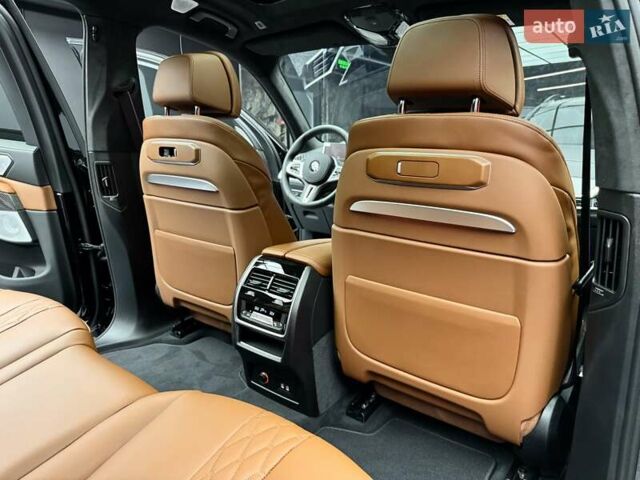 Черный БМВ X7, объемом двигателя 4.4 л и пробегом 1 тыс. км за 185900 $, фото 59 на Automoto.ua