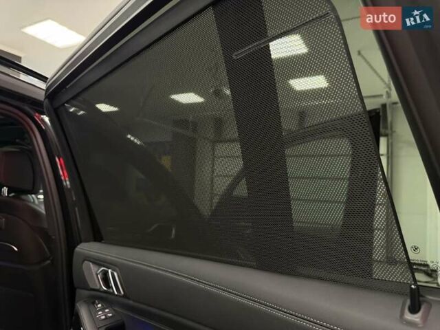 Черный БМВ X7, объемом двигателя 4.39 л и пробегом 9 тыс. км за 178500 $, фото 65 на Automoto.ua