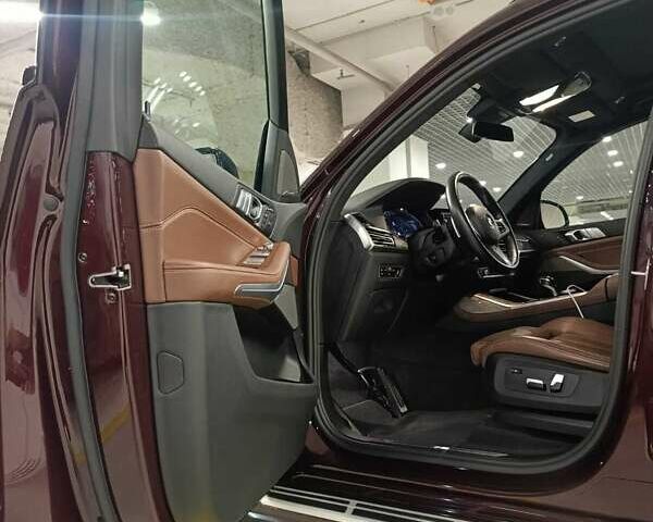 Красный БМВ X7, объемом двигателя 2.99 л и пробегом 50 тыс. км за 93500 $, фото 6 на Automoto.ua