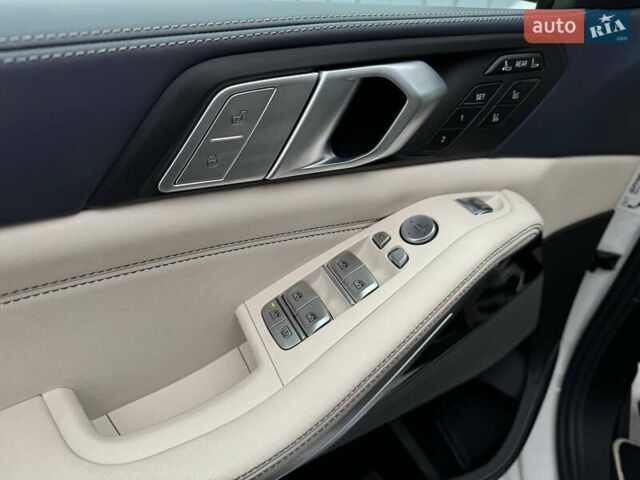 БМВ X7, объемом двигателя 4.39 л и пробегом 53 тыс. км за 87000 $, фото 9 на Automoto.ua