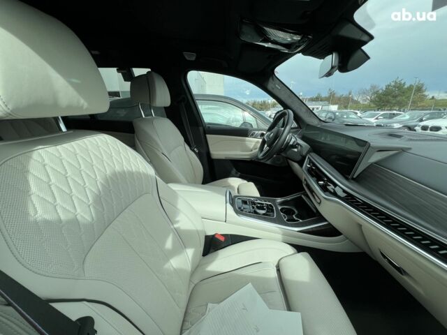 БМВ X7, объемом двигателя 4.4 л и пробегом 5 тыс. км за 151935 $, фото 25 на Automoto.ua