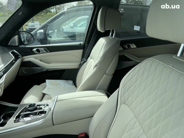 БМВ X7, объемом двигателя 4.4 л и пробегом 5 тыс. км за 151935 $, фото 3 на Automoto.ua