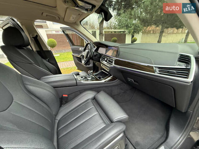 Серый БМВ X7, объемом двигателя 3 л и пробегом 148 тыс. км за 55000 $, фото 103 на Automoto.ua