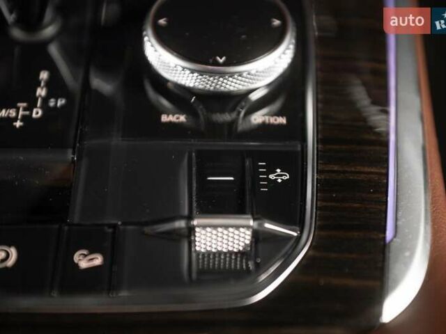 Серый БМВ X7, объемом двигателя 4.39 л и пробегом 53 тыс. км за 63900 $, фото 62 на Automoto.ua