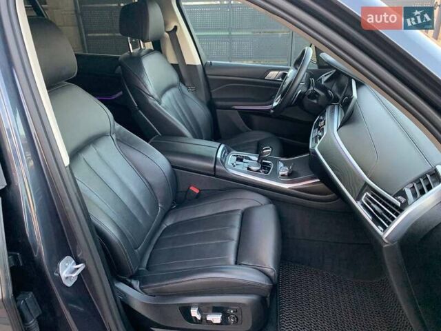 Серый БМВ X7, объемом двигателя 3 л и пробегом 147 тыс. км за 53800 $, фото 32 на Automoto.ua