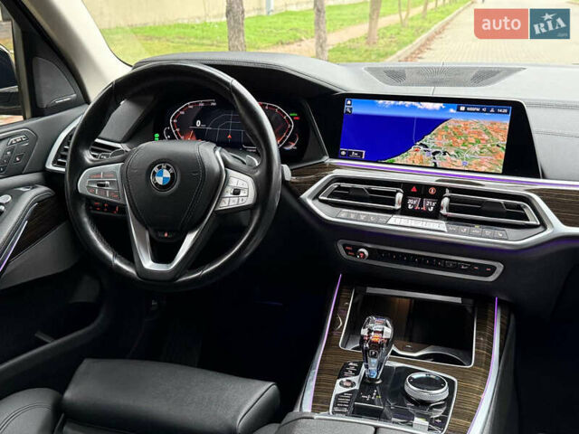 Серый БМВ X7, объемом двигателя 3 л и пробегом 148 тыс. км за 55000 $, фото 111 на Automoto.ua