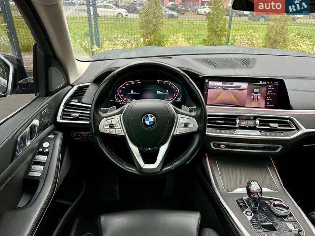 Серый БМВ X7, объемом двигателя 3 л и пробегом 90 тыс. км за 54900 $, фото 59 на Automoto.ua