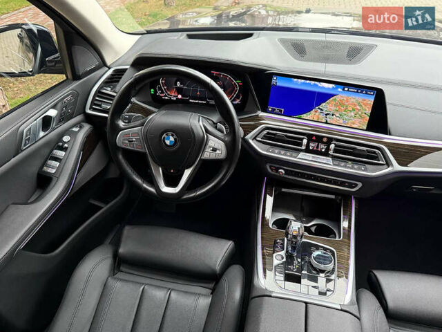 Серый БМВ X7, объемом двигателя 3 л и пробегом 148 тыс. км за 55000 $, фото 113 на Automoto.ua