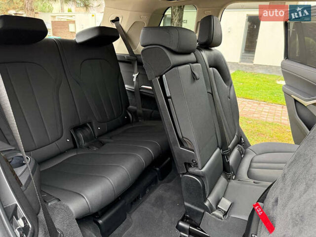 Серый БМВ X7, объемом двигателя 3 л и пробегом 148 тыс. км за 55000 $, фото 108 на Automoto.ua