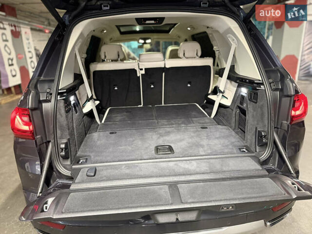 Серый БМВ X7, объемом двигателя 3 л и пробегом 65 тыс. км за 68900 $, фото 31 на Automoto.ua