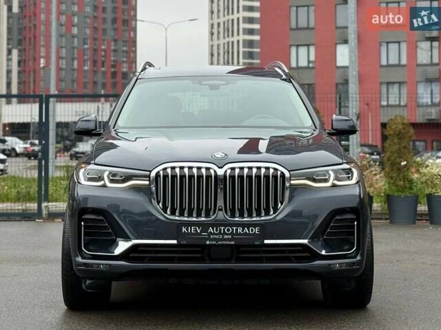 Серый БМВ X7, объемом двигателя 3 л и пробегом 90 тыс. км за 54900 $, фото 2 на Automoto.ua
