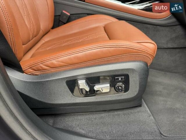 Серый БМВ X7, объемом двигателя 2.99 л и пробегом 95 тыс. км за 77000 $, фото 32 на Automoto.ua