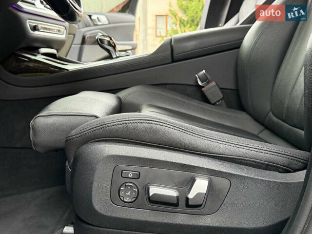 Серый БМВ X7, объемом двигателя 3 л и пробегом 148 тыс. км за 55000 $, фото 90 на Automoto.ua