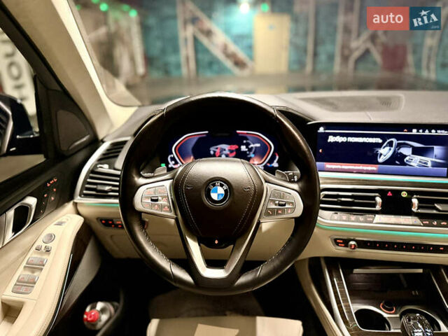 Серый БМВ X7, объемом двигателя 3 л и пробегом 65 тыс. км за 68900 $, фото 25 на Automoto.ua