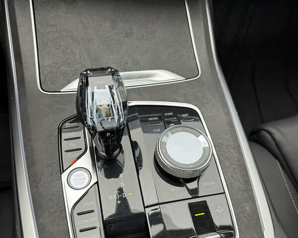 Серый БМВ X7, объемом двигателя 2.99 л и пробегом 140 тыс. км за 63500 $, фото 59 на Automoto.ua