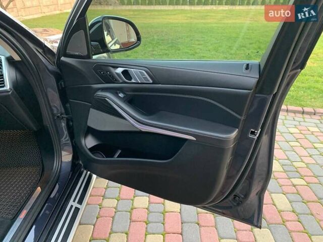 Серый БМВ X7, объемом двигателя 3 л и пробегом 147 тыс. км за 53800 $, фото 11 на Automoto.ua