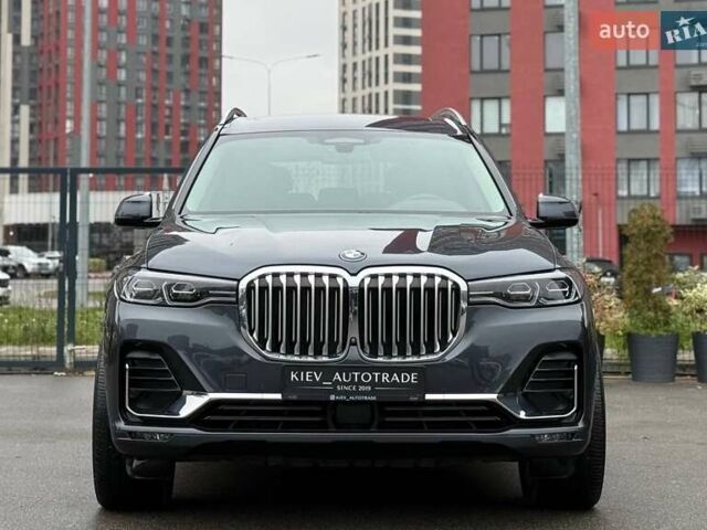 Серый БМВ X7, объемом двигателя 3 л и пробегом 90 тыс. км за 54900 $, фото 3 на Automoto.ua