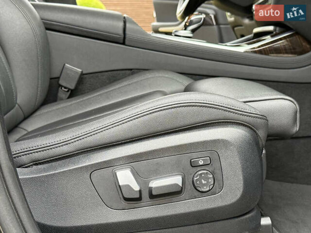Серый БМВ X7, объемом двигателя 3 л и пробегом 148 тыс. км за 55000 $, фото 95 на Automoto.ua