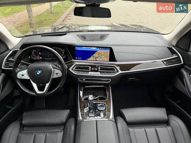 Серый БМВ X7, объемом двигателя 3 л и пробегом 148 тыс. км за 55000 $, фото 110 на Automoto.ua