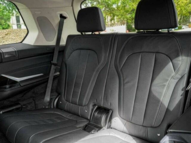 Серый БМВ X7, объемом двигателя 3 л и пробегом 45 тыс. км за 11500 $, фото 9 на Automoto.ua