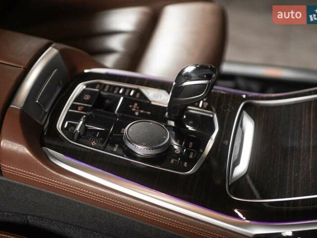 Серый БМВ X7, объемом двигателя 4.39 л и пробегом 53 тыс. км за 63900 $, фото 73 на Automoto.ua