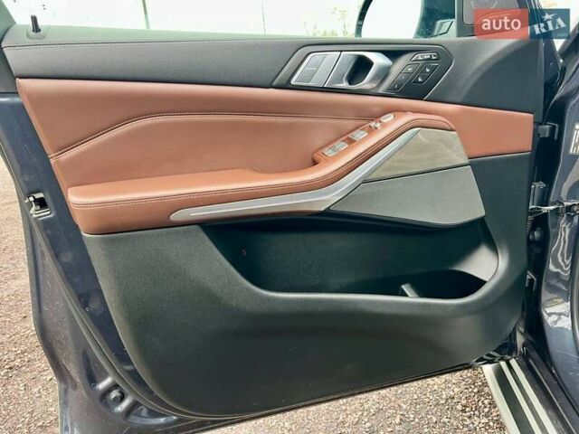 Серый БМВ X7, объемом двигателя 4.39 л и пробегом 128 тыс. км за 63000 $, фото 31 на Automoto.ua