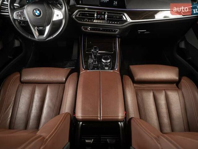 Серый БМВ X7, объемом двигателя 4.39 л и пробегом 53 тыс. км за 63900 $, фото 52 на Automoto.ua