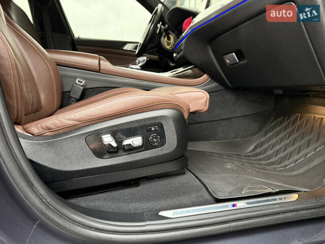 Сірий БМВ X7, об'ємом двигуна 3 л та пробігом 99 тис. км за 76000 $, фото 76 на Automoto.ua