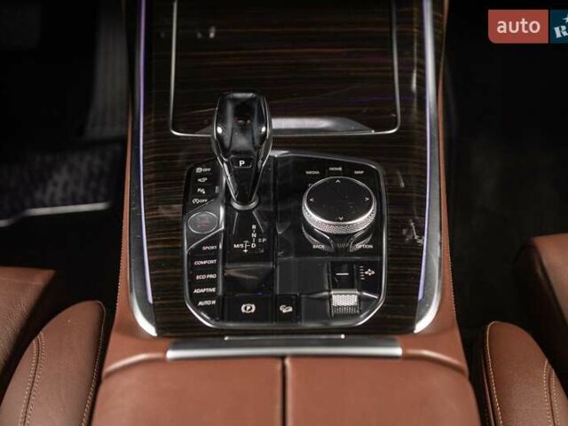 Серый БМВ X7, объемом двигателя 4.39 л и пробегом 53 тыс. км за 63900 $, фото 53 на Automoto.ua