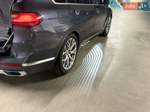 Серый БМВ X7, объемом двигателя 3 л и пробегом 65 тыс. км за 68900 $, фото 20 на Automoto.ua