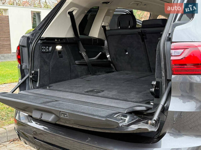 Серый БМВ X7, объемом двигателя 3 л и пробегом 148 тыс. км за 55000 $, фото 82 на Automoto.ua