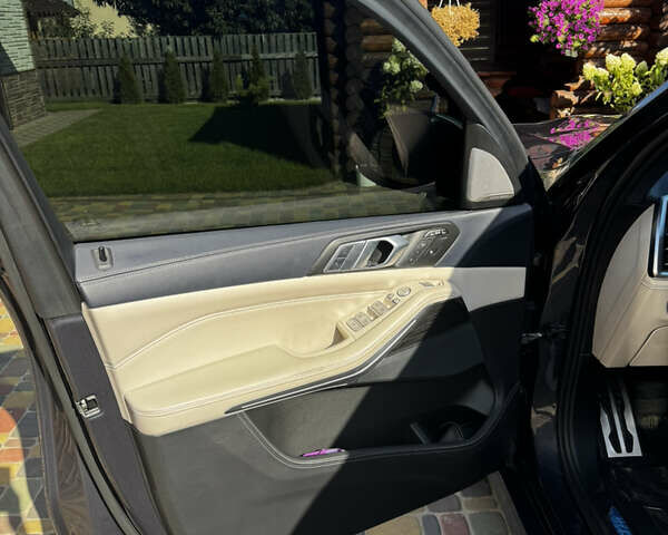 Серый БМВ X7, объемом двигателя 2.99 л и пробегом 126 тыс. км за 81000 $, фото 7 на Automoto.ua