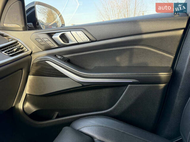 Серый БМВ X7, объемом двигателя 3 л и пробегом 147 тыс. км за 50900 $, фото 77 на Automoto.ua