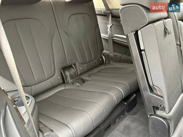 Серый БМВ X7, объемом двигателя 3 л и пробегом 148 тыс. км за 55000 $, фото 105 на Automoto.ua