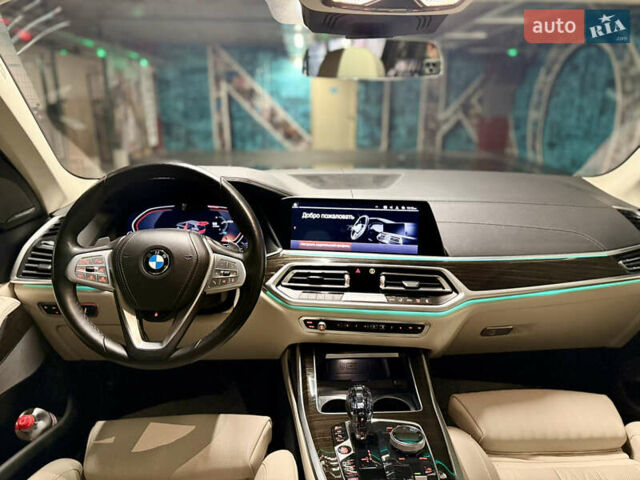 Серый БМВ X7, объемом двигателя 3 л и пробегом 65 тыс. км за 68900 $, фото 24 на Automoto.ua