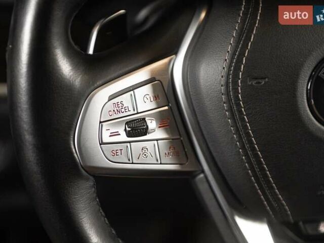 Серый БМВ X7, объемом двигателя 4.39 л и пробегом 53 тыс. км за 63900 $, фото 2 на Automoto.ua