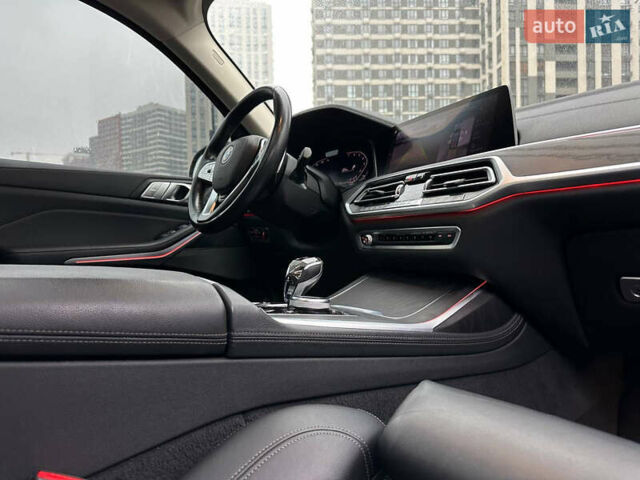 Серый БМВ X7, объемом двигателя 3 л и пробегом 90 тыс. км за 54900 $, фото 64 на Automoto.ua