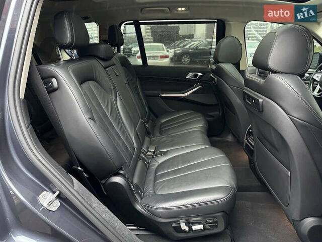 Серый БМВ X7, объемом двигателя 3 л и пробегом 90 тыс. км за 54900 $, фото 50 на Automoto.ua