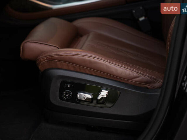 Серый БМВ X7, объемом двигателя 4.4 л и пробегом 78 тыс. км за 67500 $, фото 117 на Automoto.ua