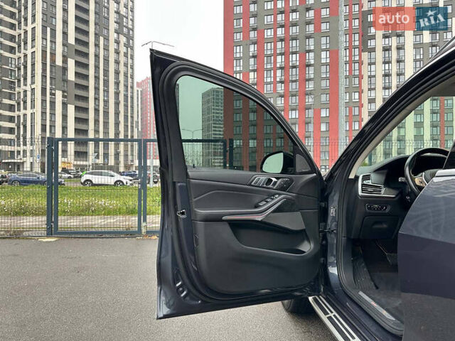 Серый БМВ X7, объемом двигателя 3 л и пробегом 90 тыс. км за 54900 $, фото 16 на Automoto.ua