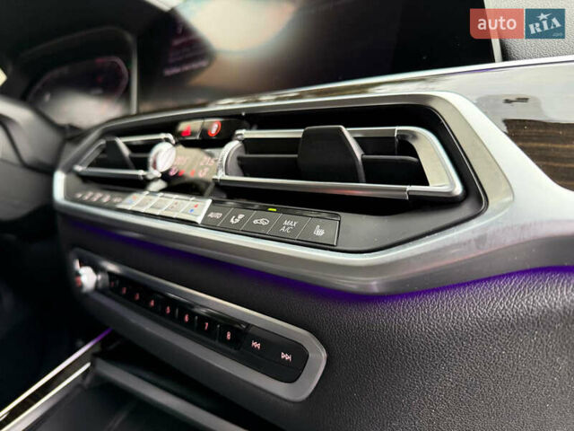 Серый БМВ X7, объемом двигателя 3 л и пробегом 148 тыс. км за 55000 $, фото 127 на Automoto.ua