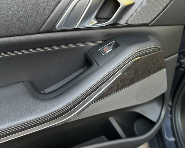 Серый БМВ X7, объемом двигателя 2.99 л и пробегом 140 тыс. км за 64500 $, фото 56 на Automoto.ua