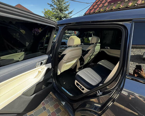 Серый БМВ X7, объемом двигателя 2.99 л и пробегом 126 тыс. км за 81000 $, фото 16 на Automoto.ua